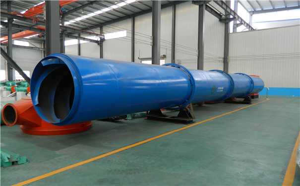 中國秸稈網綜合報道，2017年農作物秸稈補貼有幾個特點： 特點一：覆蓋麵比較廣，全國很多省都有這個政策； 特點二：扶持對象多，企業、合作社、家庭農場、種養大戶、農民個人都能申請；特點三：項目補貼資金差別大，普通農戶補貼1-2萬元，合作社幾萬到幾十萬，企業幾萬到上千萬。今天介紹的這個政策，叫農作物秸稈綜合利用項目。