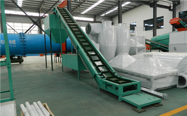 中國秸稈網綜合報道，2017年農作物秸稈補貼有幾個特點： 特點一：覆蓋麵比較廣，全國很多省都有這個政策； 特點二：扶持對象多，企業、合作社、家庭農場、種養大戶、農民個人都能申請；特點三：項目補貼資金差別大，普通農戶補貼1-2萬元，合作社幾萬到幾十萬，企業幾萬到上千萬。今天介紹的這個政策，叫農作物秸稈綜合利用項目。