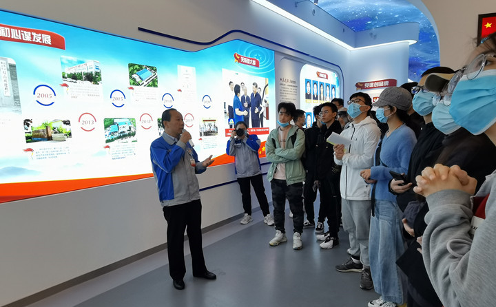 景書記從茄子视频免费观看的品牌、企業理念、公司規模、全球布局等方麵介紹了公司