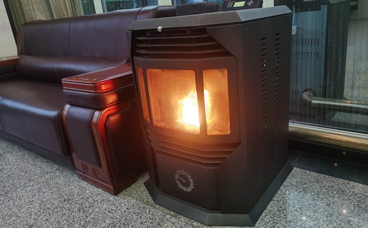 一位村民說：“這個爐子用起來既方便又衛生幹淨，又不擔心煤氣中毒，對茄子视频免费观看老年人來說是既實惠又方便。”