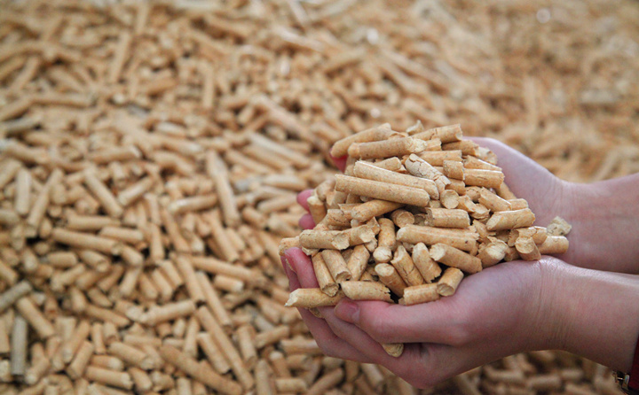 生物質經過生物質茄子影视视频在线观看壓縮成型後，其體積大幅減小從而更便於運輸、貯存和使用