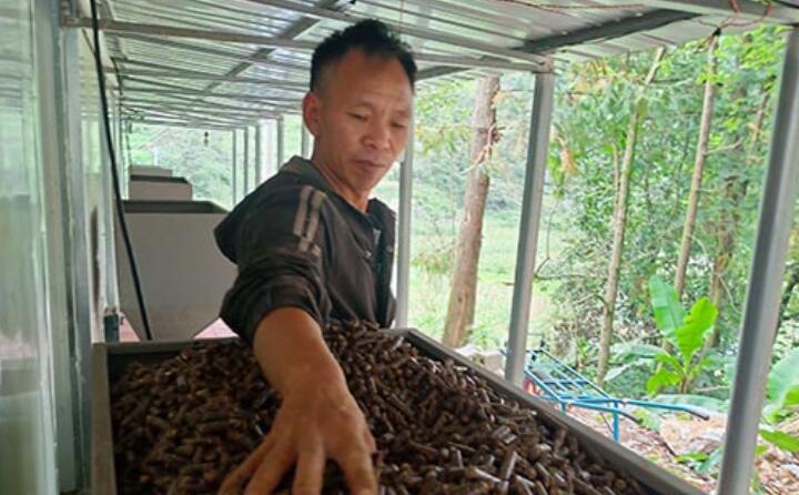 廣西隆林推廣生物質顆粒燃料取代傳統燃煤 打造煙區生態農業 廣西隆林推廣生物質顆粒燃料取代傳統燃煤 打造煙區生態農業