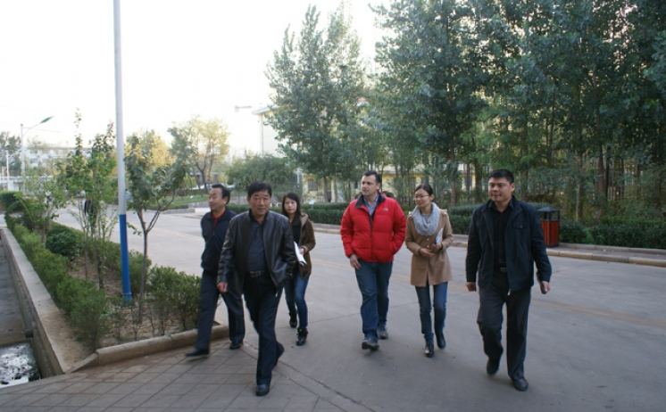 俄羅斯客戶訂購木屑茄子影视视频在线观看生產線